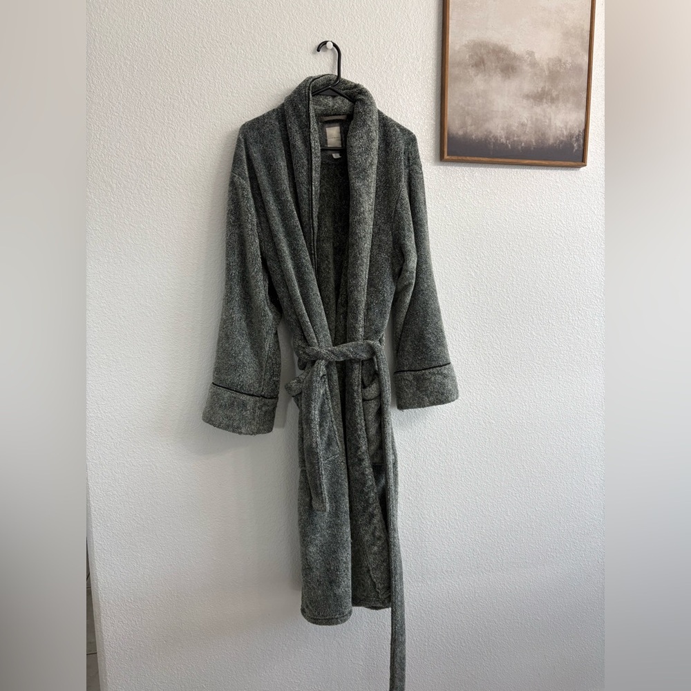 Daniel Buchler Medium Large Luxurious Gray Bathrobe